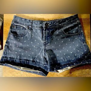 Women’s COTTON ON jean shorts printed with little white flowers like new size 6